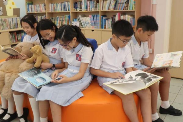 圖書館梳化